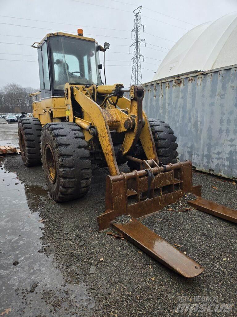 CAT 938F Iekrāvēji uz riteņiem