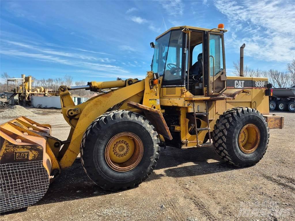 CAT 938F Iekrāvēji uz riteņiem