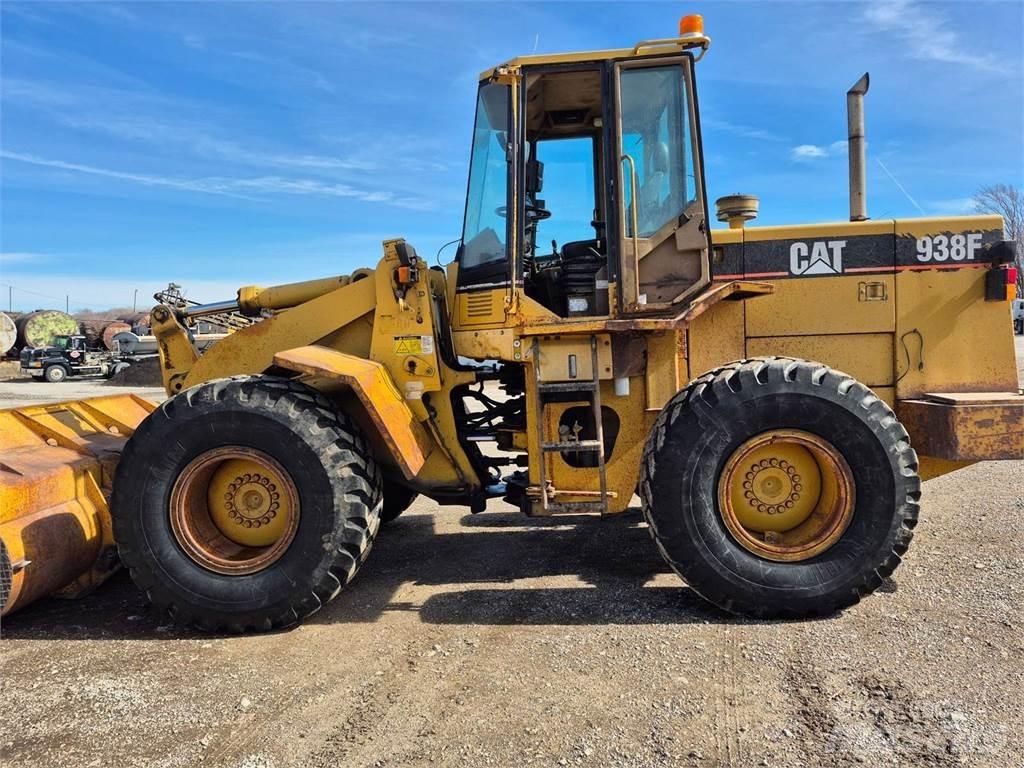 CAT 938F Iekrāvēji uz riteņiem