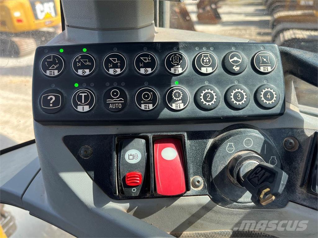 CAT 938K Iekrāvēji uz riteņiem