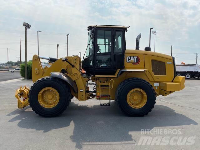 CAT 938M Iekrāvēji uz riteņiem