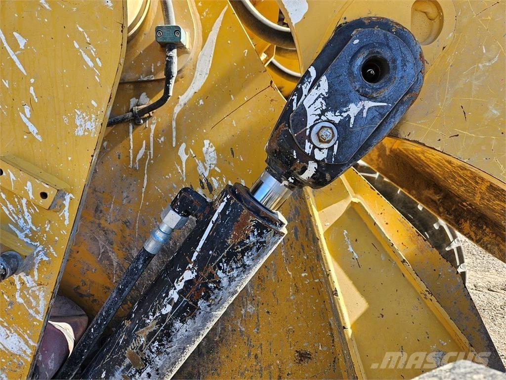 CAT 938M Iekrāvēji uz riteņiem