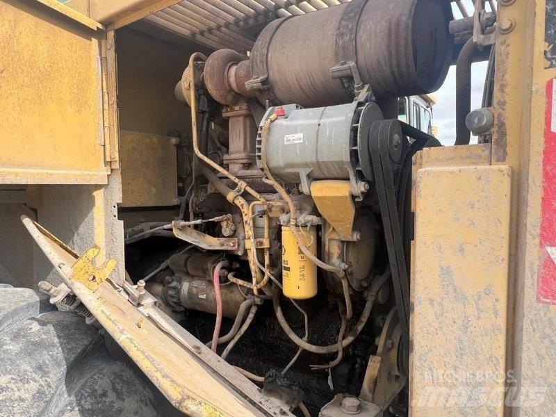 CAT 950B Iekrāvēji uz riteņiem