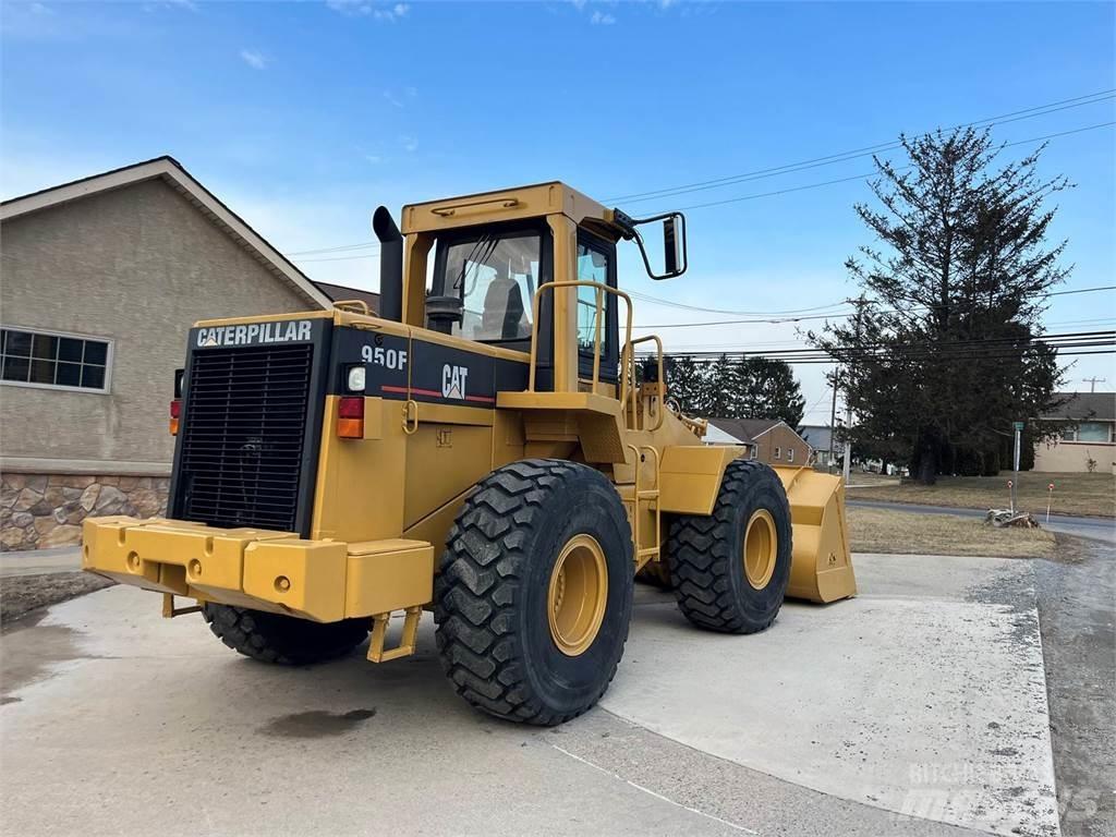 CAT 950F Iekrāvēji uz riteņiem