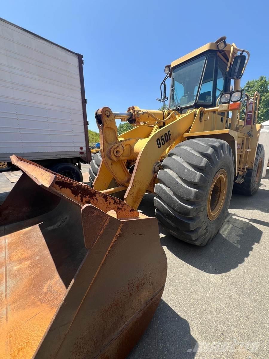 CAT 950F Iekrāvēji uz riteņiem