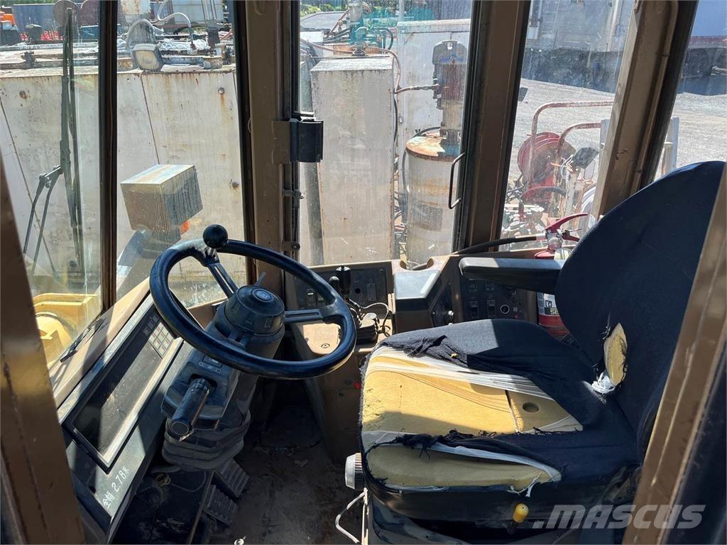 CAT 950F Iekrāvēji uz riteņiem