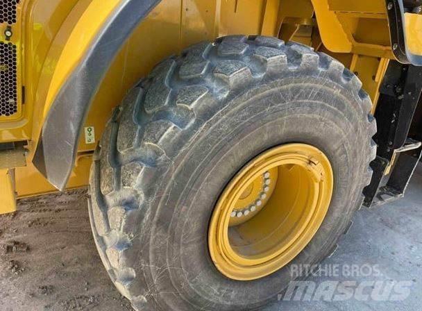 CAT 950M Iekrāvēji uz riteņiem