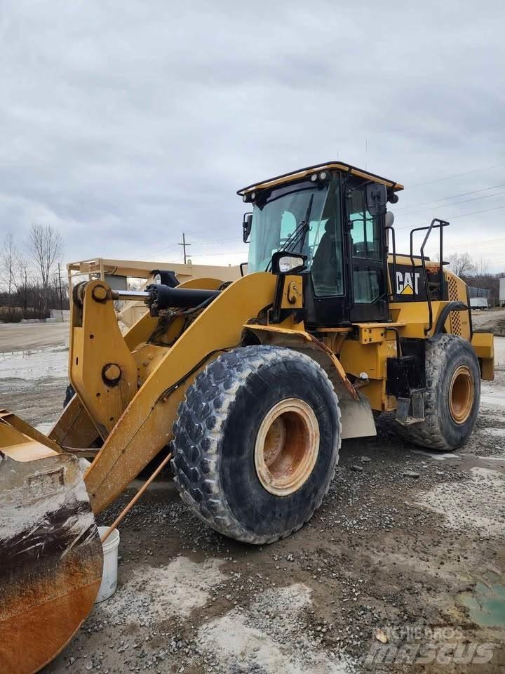 CAT 950M Iekrāvēji uz riteņiem