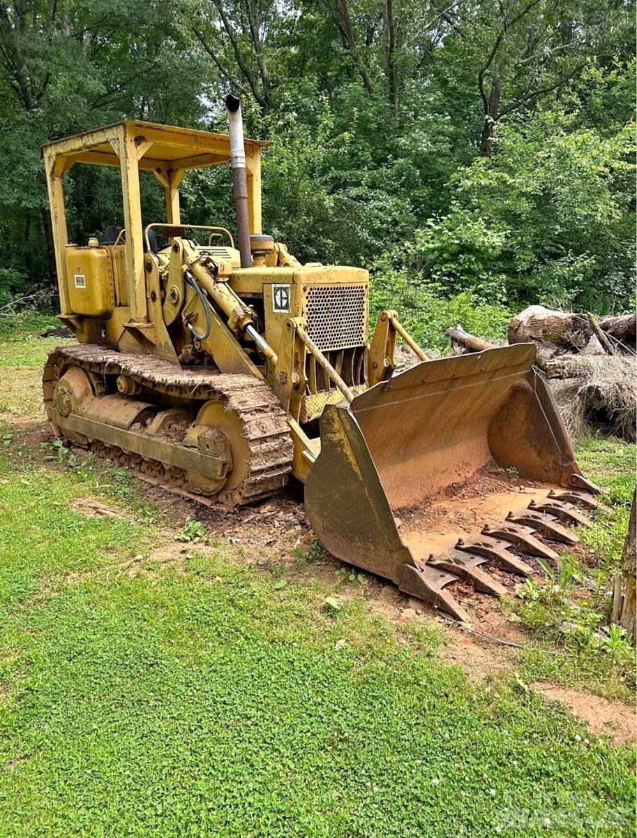 CAT 951C Kāpurķēžu iekrāvēji