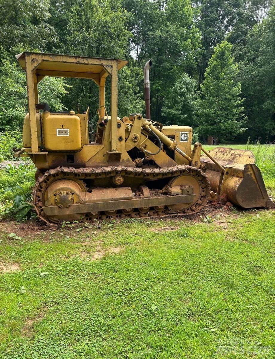 CAT 951C Kāpurķēžu iekrāvēji