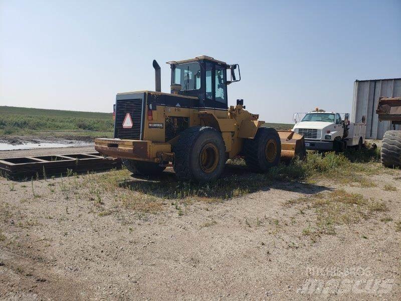 CAT 960F Iekrāvēji uz riteņiem