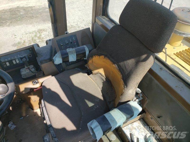 CAT 960F Iekrāvēji uz riteņiem