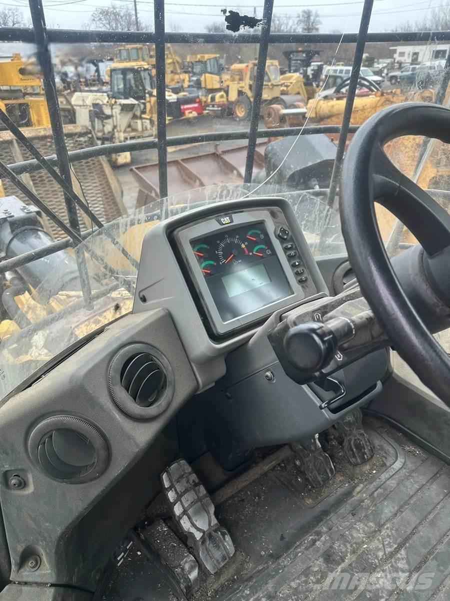 CAT 962K Iekrāvēji uz riteņiem
