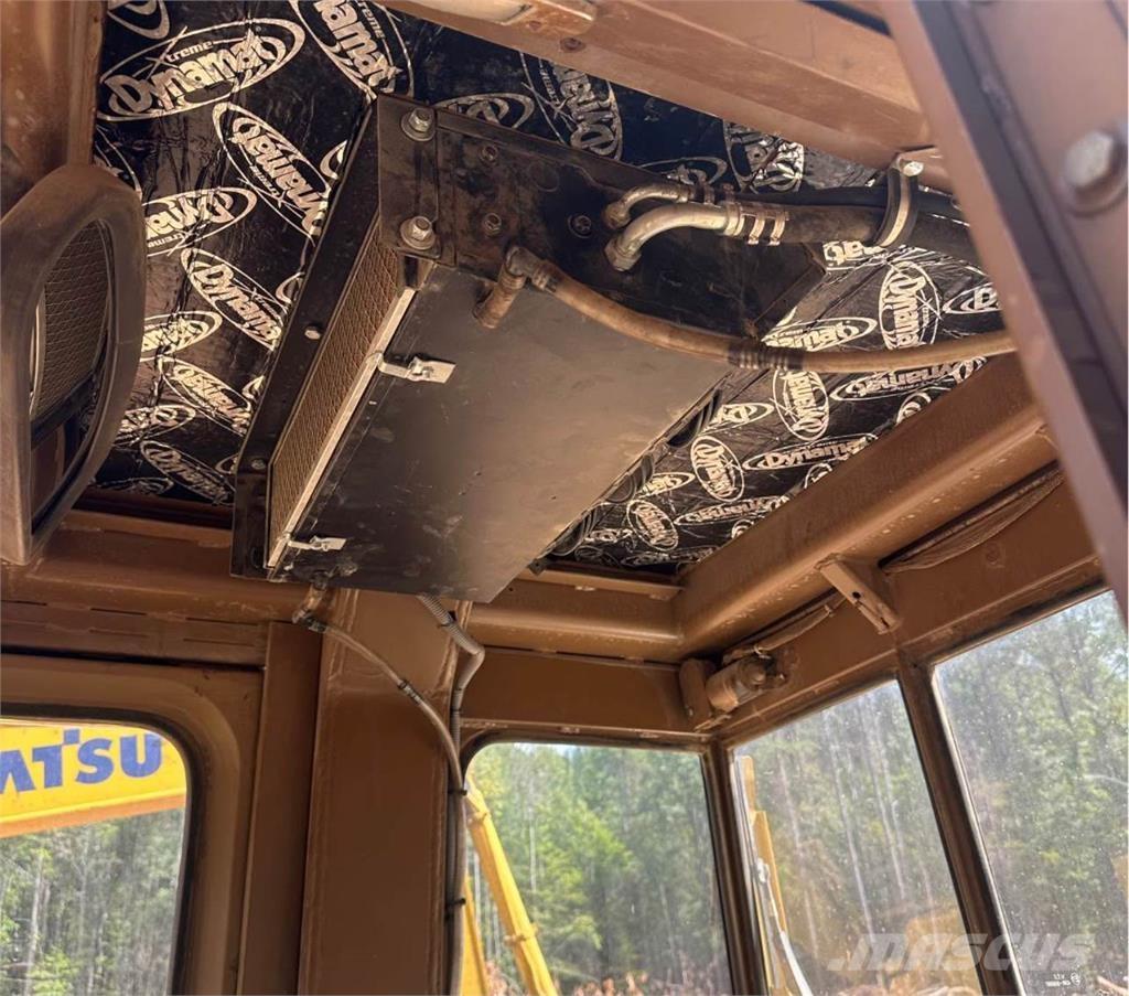 CAT 963 Kāpurķēžu iekrāvēji