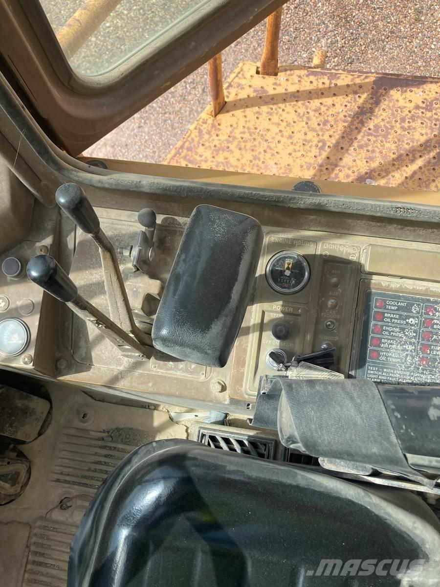 CAT 966D Iekrāvēji uz riteņiem