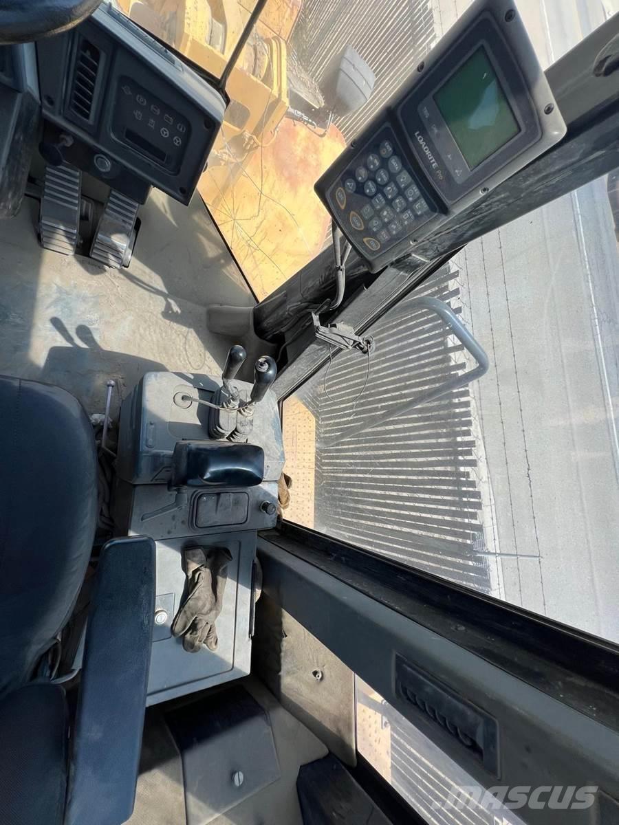 CAT 966G Iekrāvēji uz riteņiem