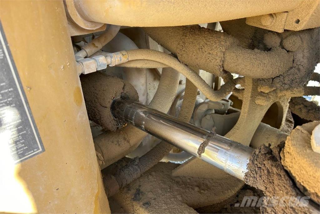 CAT 966G Iekrāvēji uz riteņiem