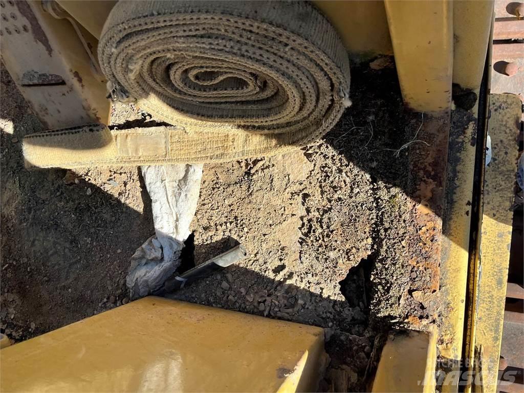 CAT 973 Kāpurķēžu iekrāvēji