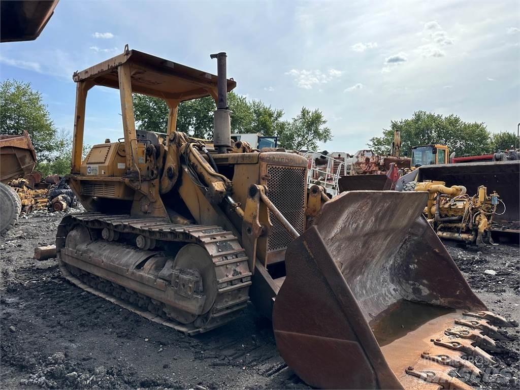 CAT 977 Kāpurķēžu iekrāvēji