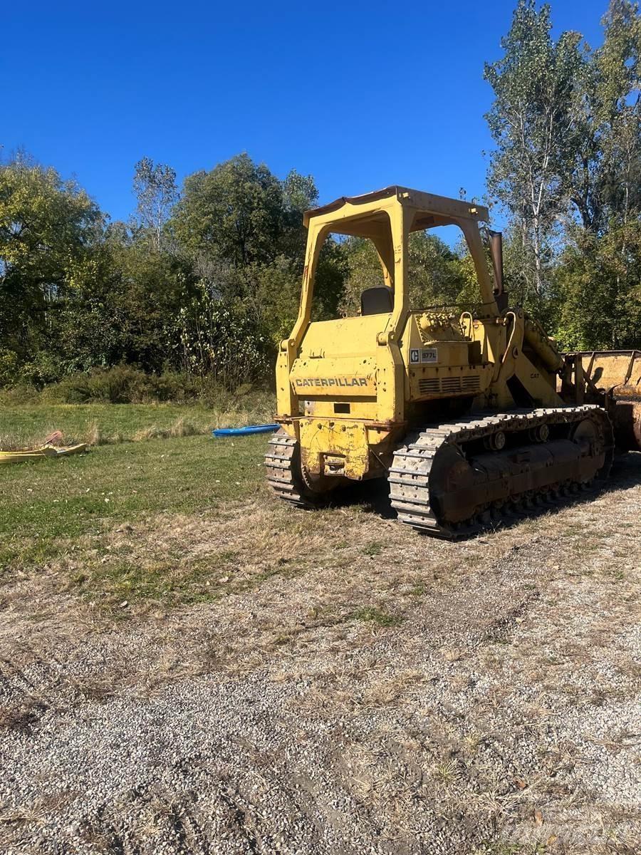 CAT 977L Kāpurķēžu iekrāvēji