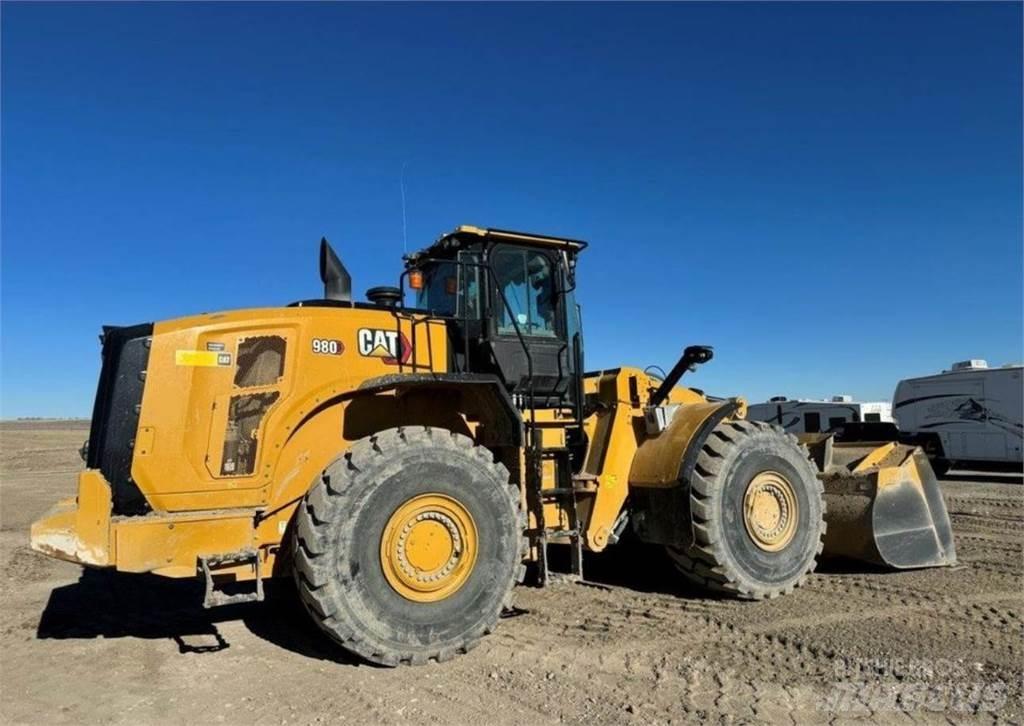 CAT 980 Iekrāvēji uz riteņiem