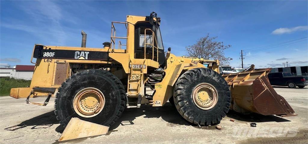 CAT 980F Iekrāvēji uz riteņiem