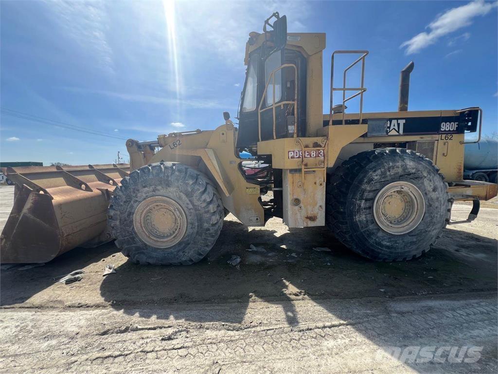 CAT 980F Iekrāvēji uz riteņiem