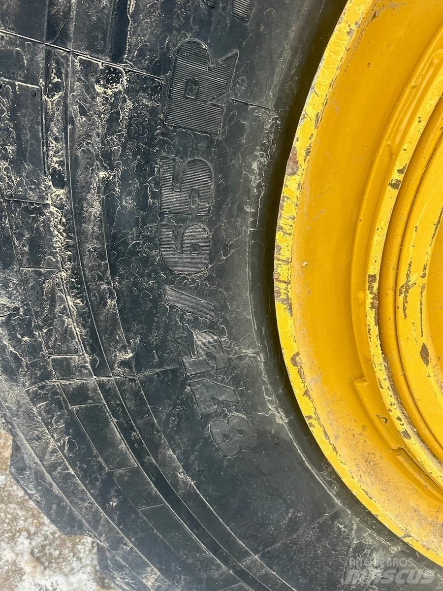 CAT 980M Iekrāvēji uz riteņiem