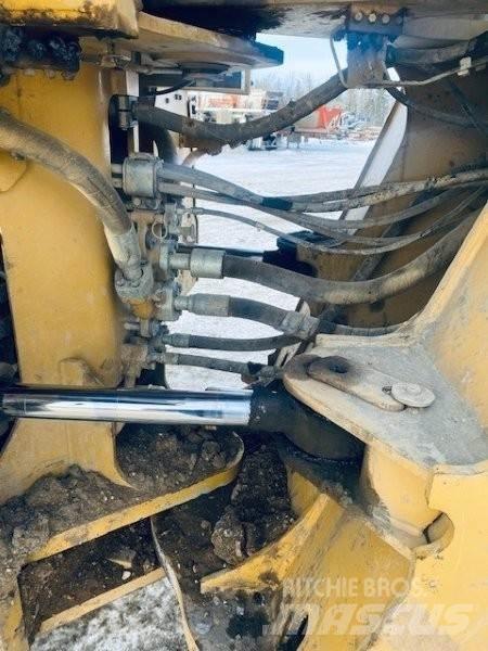 CAT 980M Iekrāvēji uz riteņiem