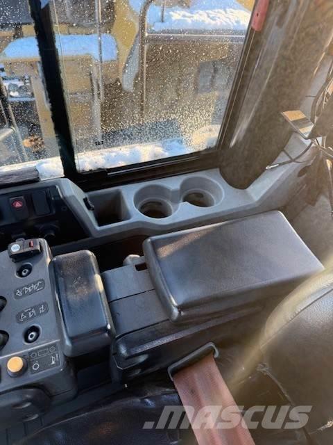 CAT 980M Iekrāvēji uz riteņiem