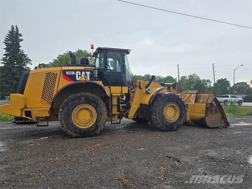 CAT 982M Iekrāvēji uz riteņiem