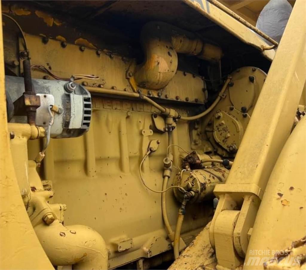 CAT 988 Iekrāvēji uz riteņiem