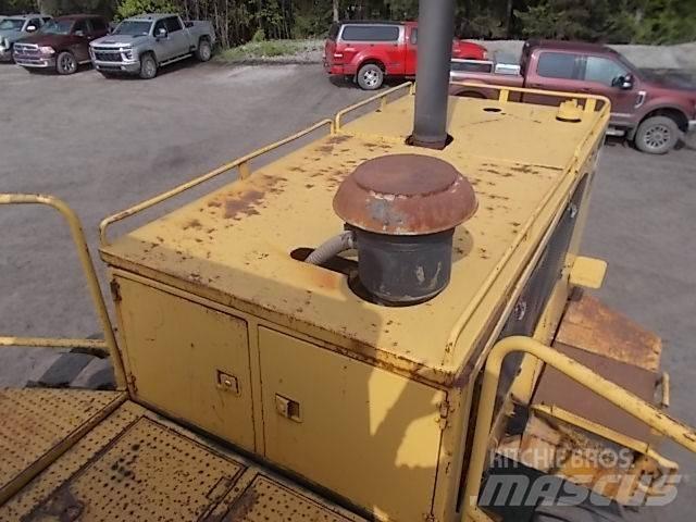 CAT 988B Iekrāvēji uz riteņiem