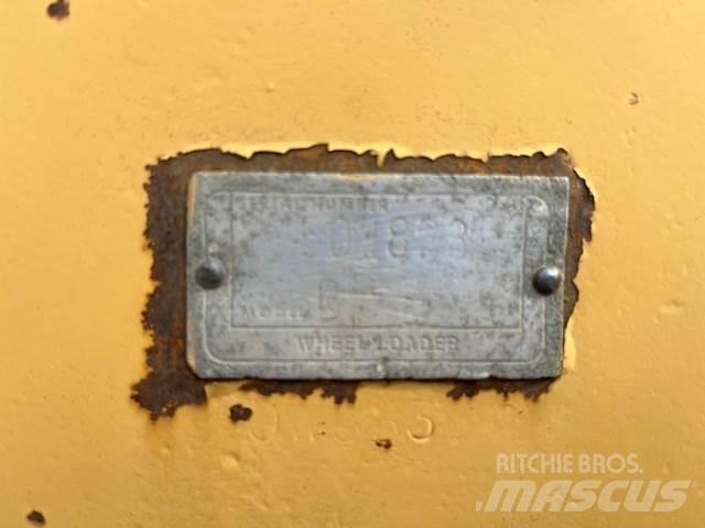 CAT 988B Iekrāvēji uz riteņiem