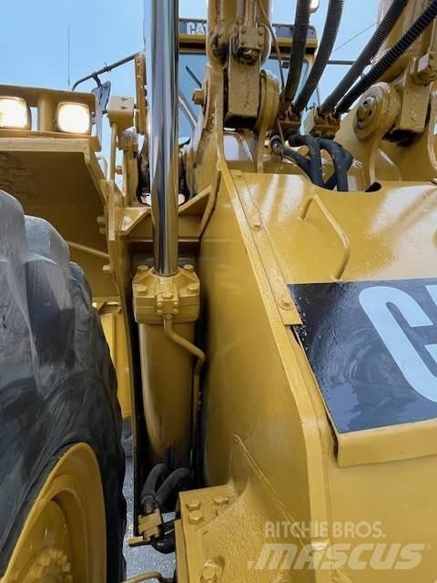 CAT 988B Iekrāvēji uz riteņiem