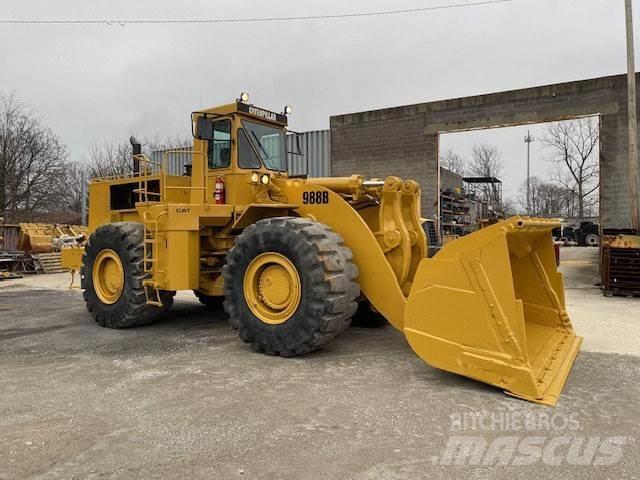 CAT 988B Iekrāvēji uz riteņiem