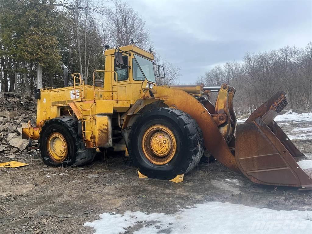 CAT 988B Iekrāvēji uz riteņiem