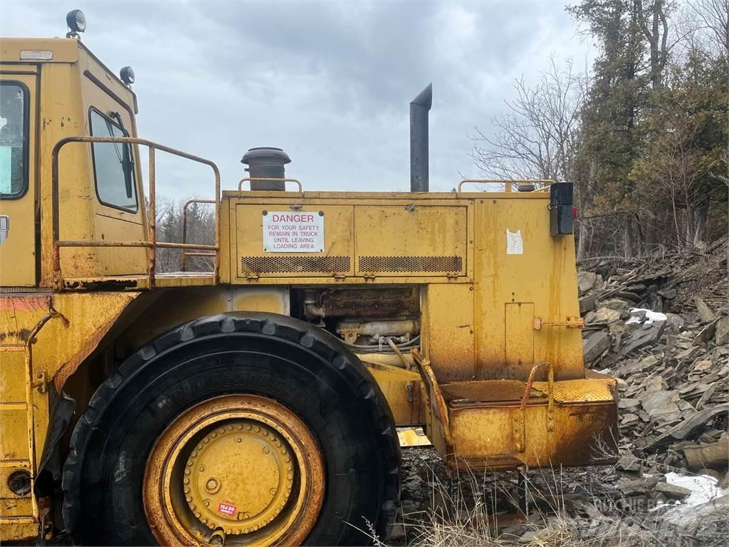 CAT 988B Iekrāvēji uz riteņiem