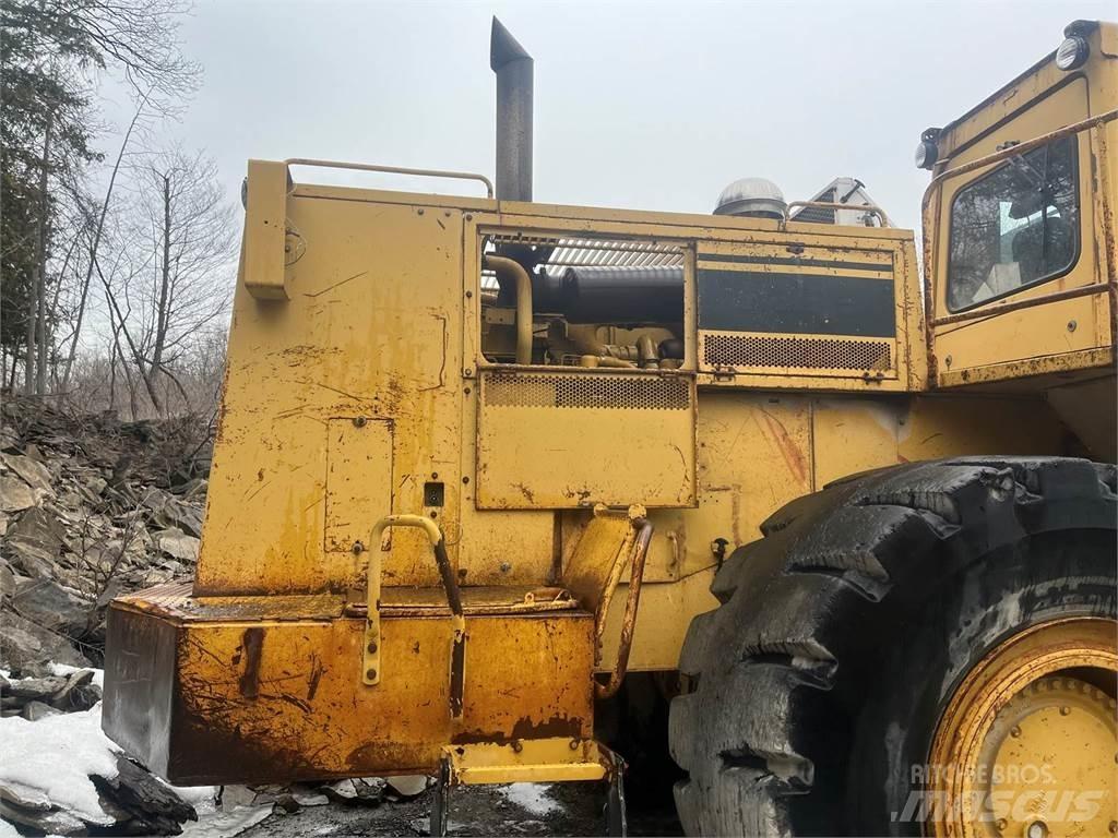 CAT 988B Iekrāvēji uz riteņiem