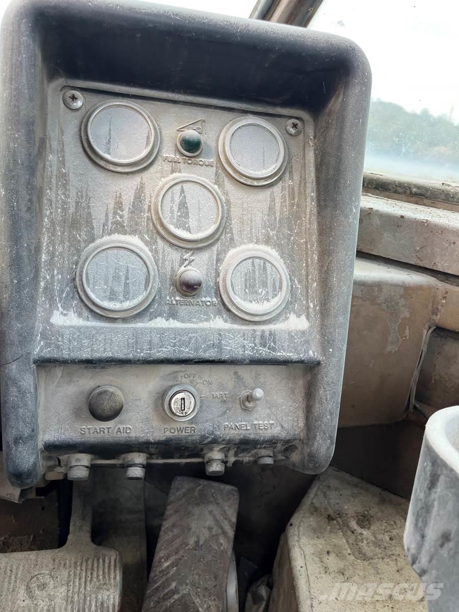 CAT 988B Iekrāvēji uz riteņiem