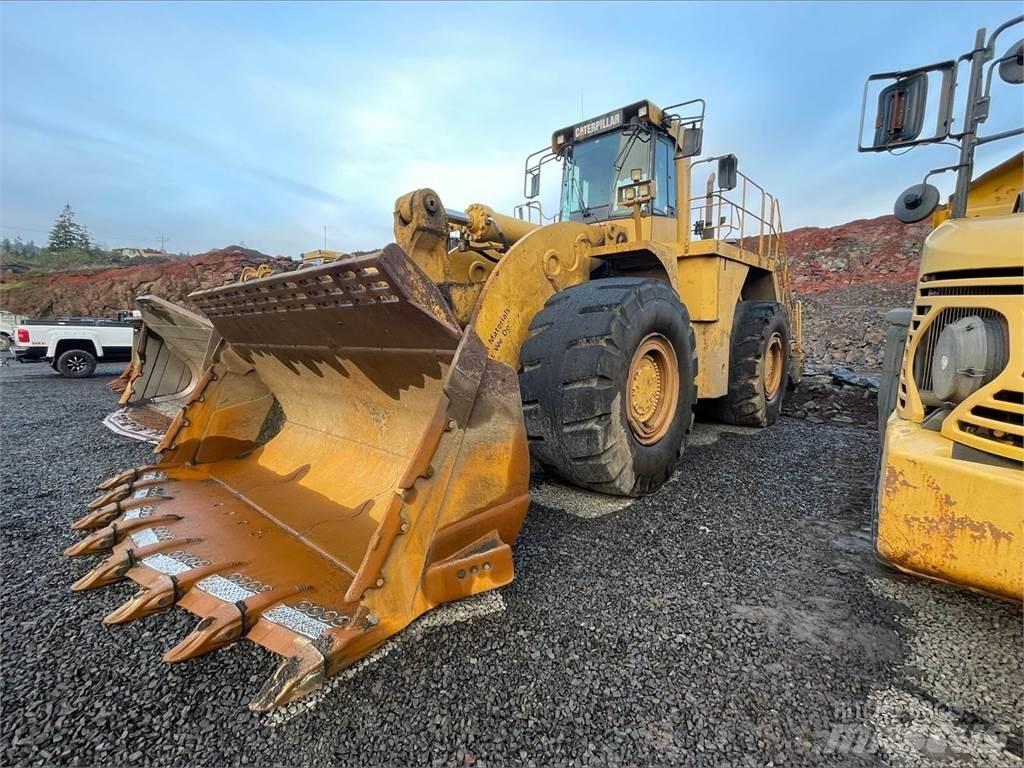 CAT 990 Iekrāvēji uz riteņiem