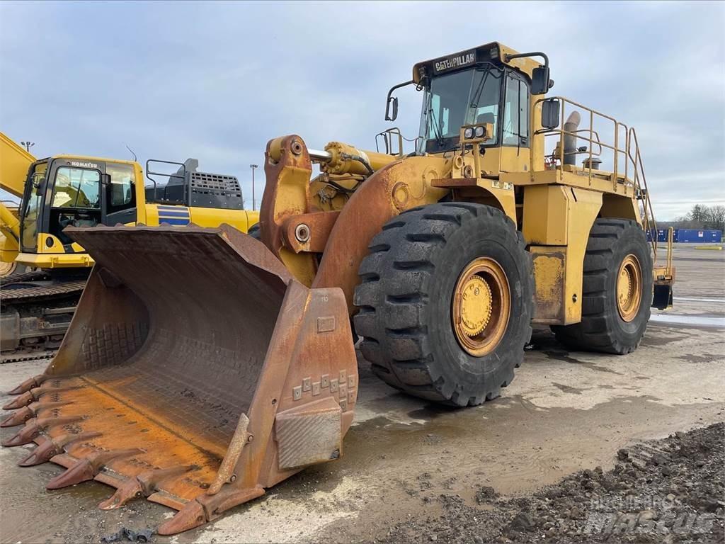 CAT 990 Iekrāvēji uz riteņiem
