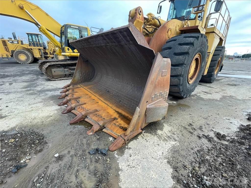 CAT 990 Iekrāvēji uz riteņiem
