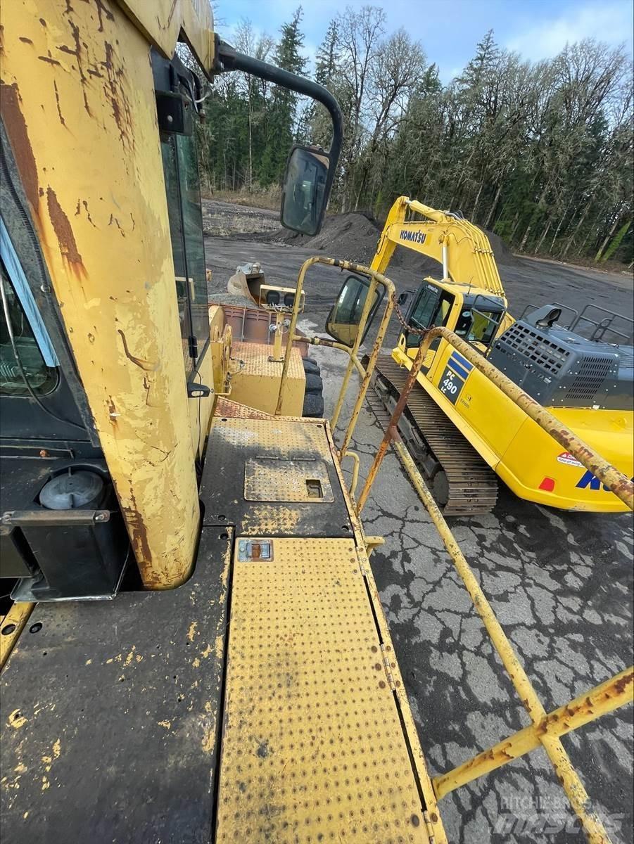 CAT 990 Iekrāvēji uz riteņiem