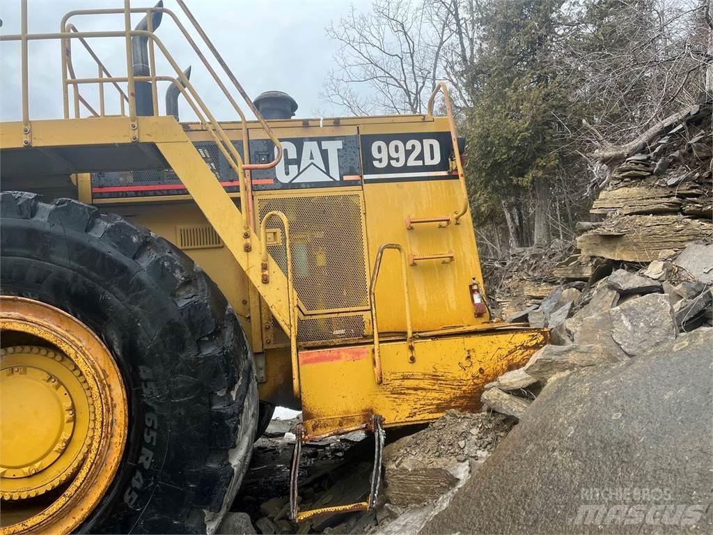CAT 992D Iekrāvēji uz riteņiem