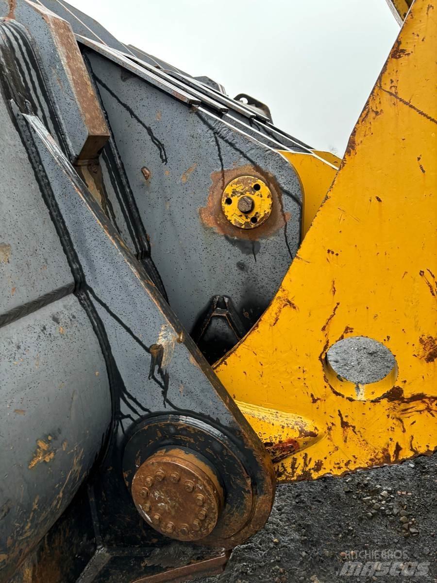 CAT 993K Iekrāvēji uz riteņiem