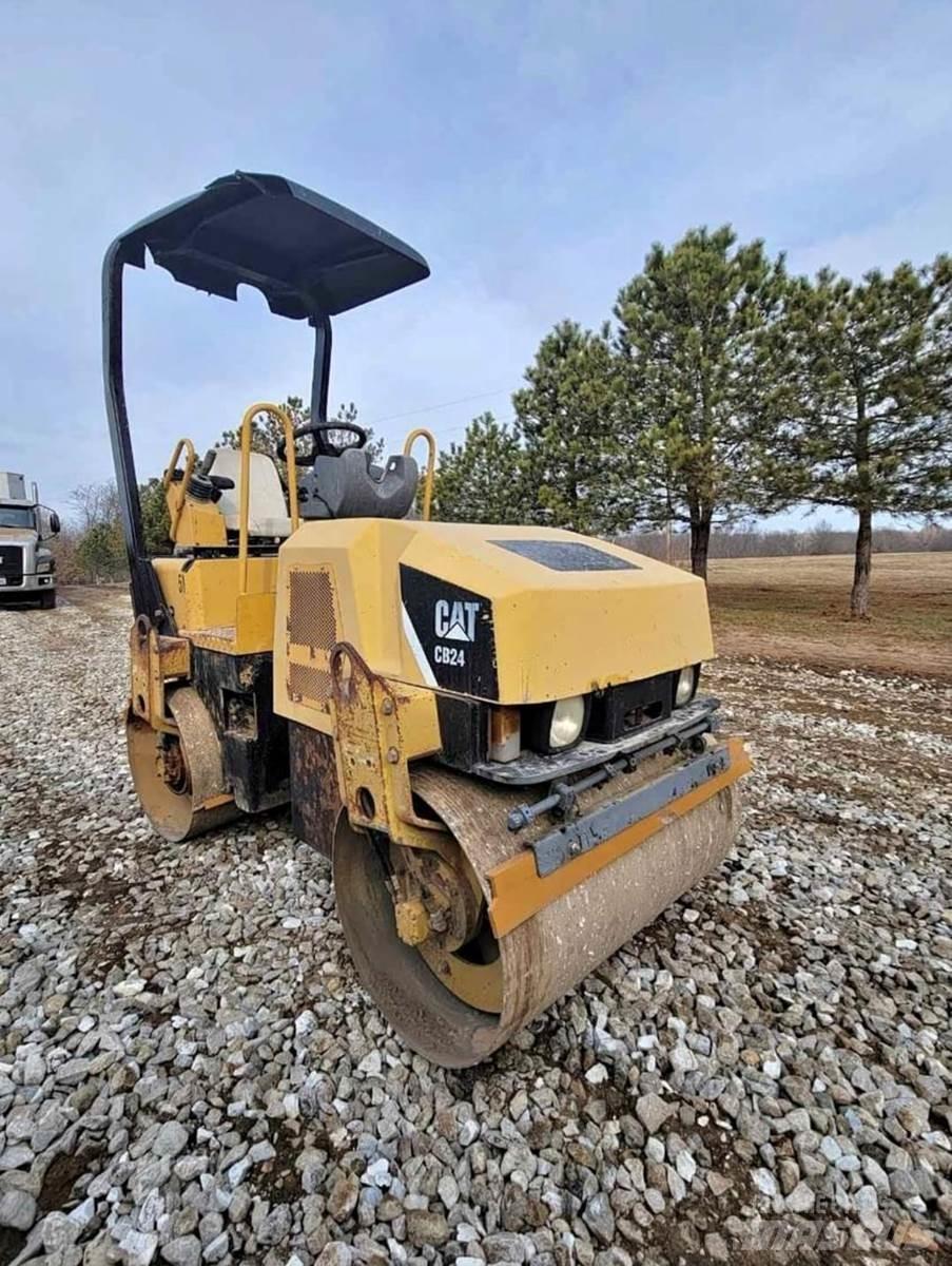 CAT CB24 Vienvalča grunts veltņi
