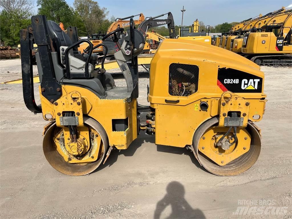 CAT CB24B Vienvalča grunts veltņi