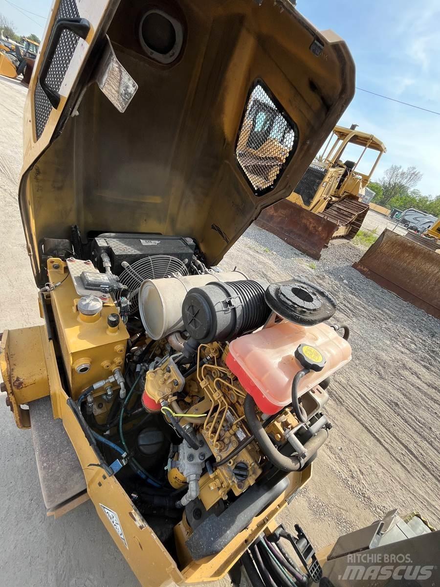 CAT CB24B Vienvalča grunts veltņi