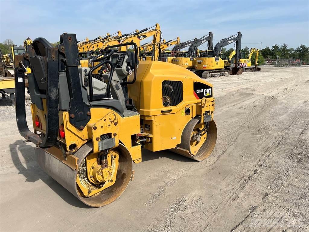 CAT CB24B Vienvalča grunts veltņi